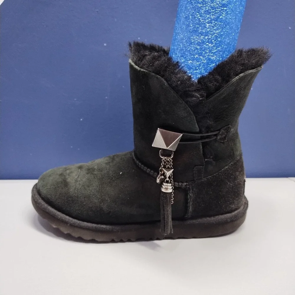 UGG Classic Tassle Charm Winter Ankle Boots Girls Size 4‎ Black Leather Faux Fur